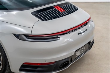2021 Porsche 911 - Thumbnail