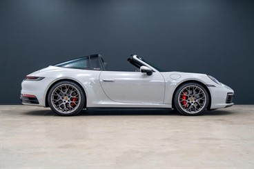 2021 Porsche 911 - Thumbnail