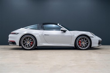 2021 Porsche 911 - Thumbnail