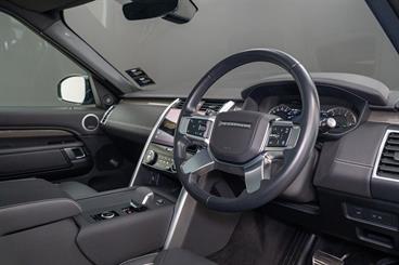 2023 Land Rover Discovery - Thumbnail