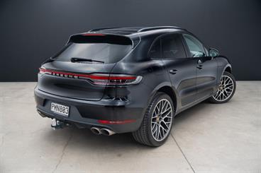 2019 Porsche Macan - Thumbnail