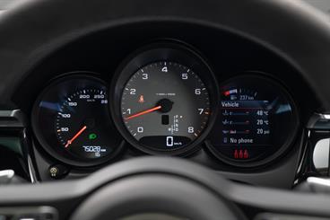 2019 Porsche Macan - Thumbnail