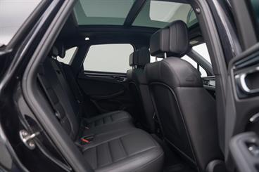 2019 Porsche Macan - Thumbnail
