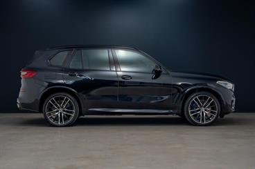 2023 BMW X5 - Thumbnail